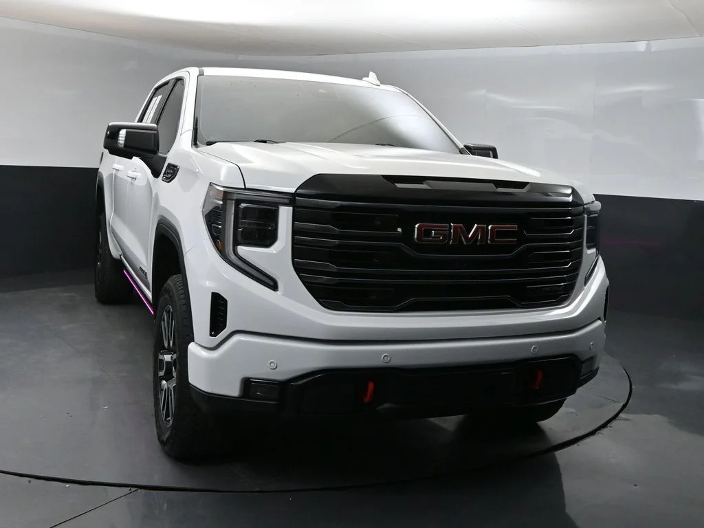 Used 2025 White GMC AT4 image 6