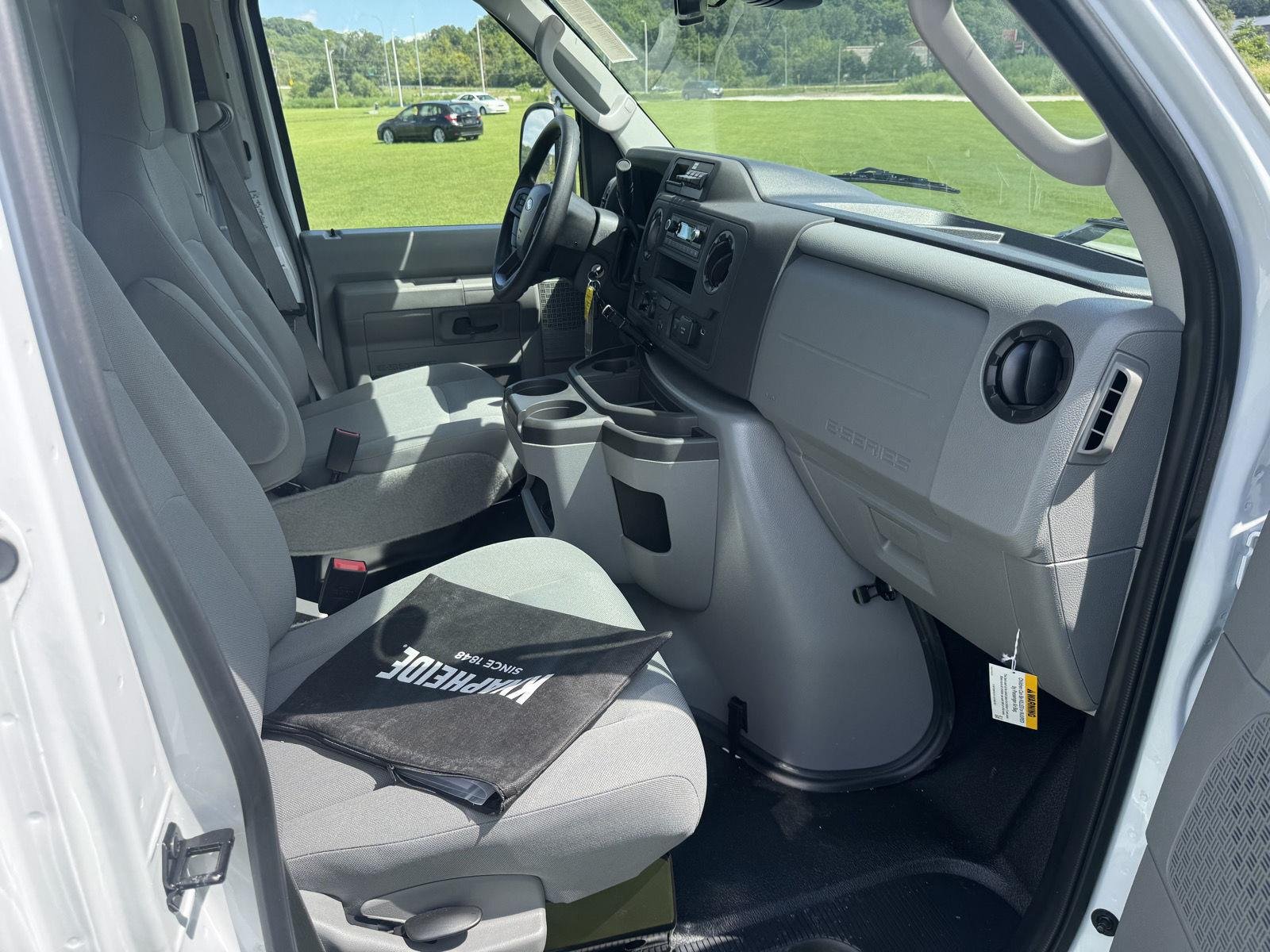 New 2027 Oxford White Ford E-350 SRW image 13