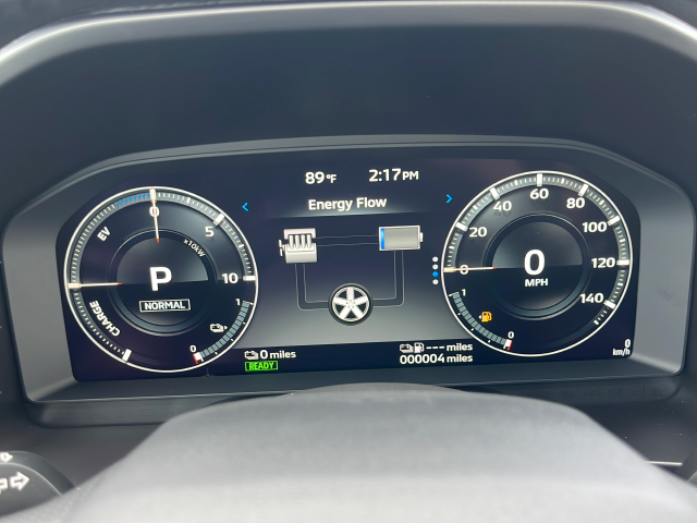 Used 2025 White Mitsubishi SEL Black Edition image 30