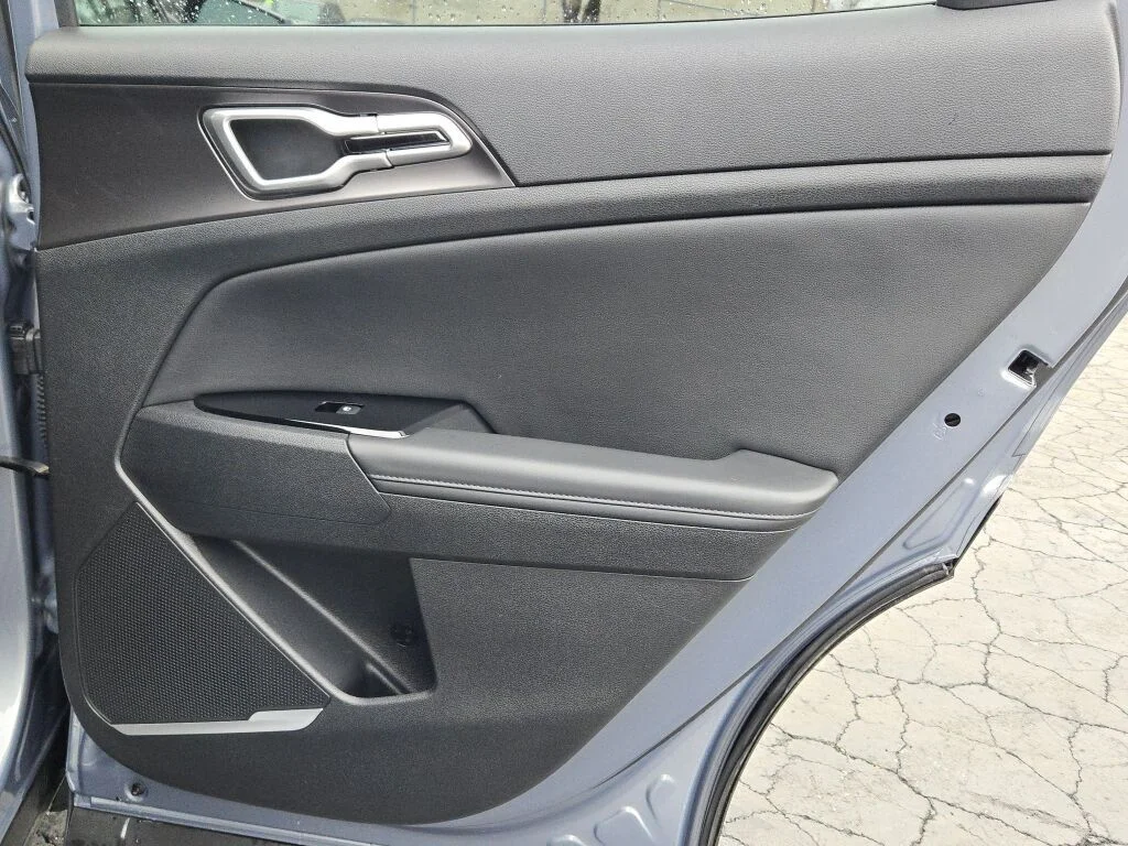 2024 Kia Sportage EX - Photo 12