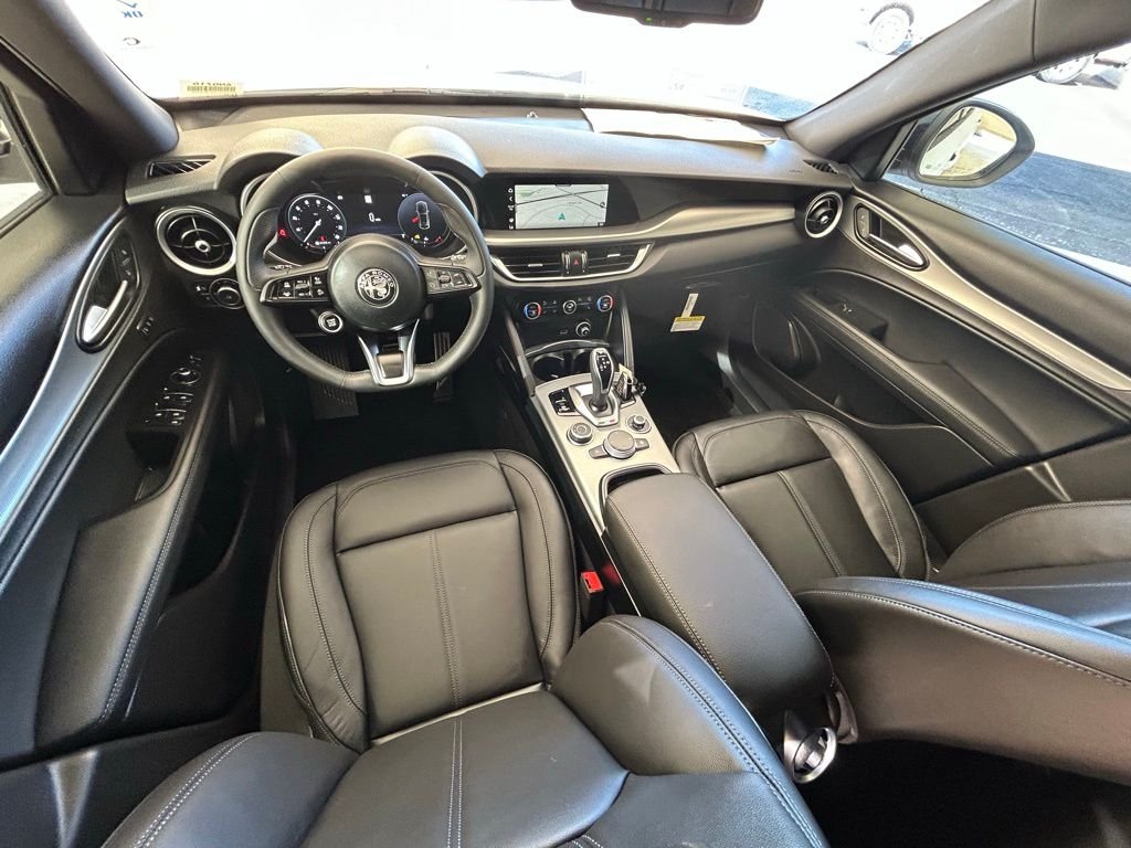 2025 Alfa Romeo Stelvio Base - Photo 29