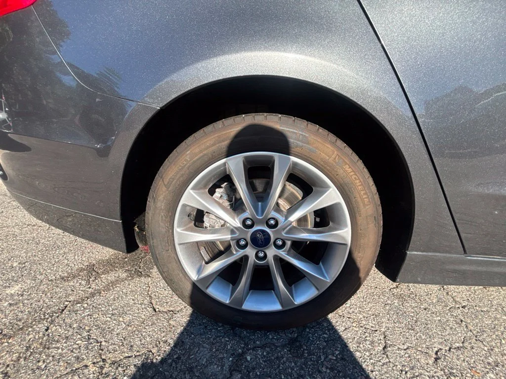 Used 2017 Gray Ford SE image 25