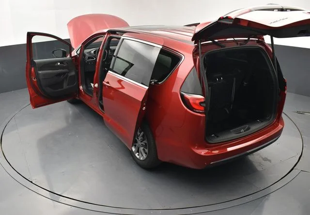 2026 Chrysler Pacifica Select - Photo 25