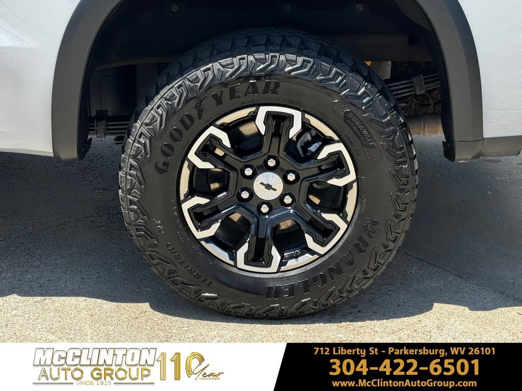 Used 2025 Gray Chevrolet ZR2 image 15