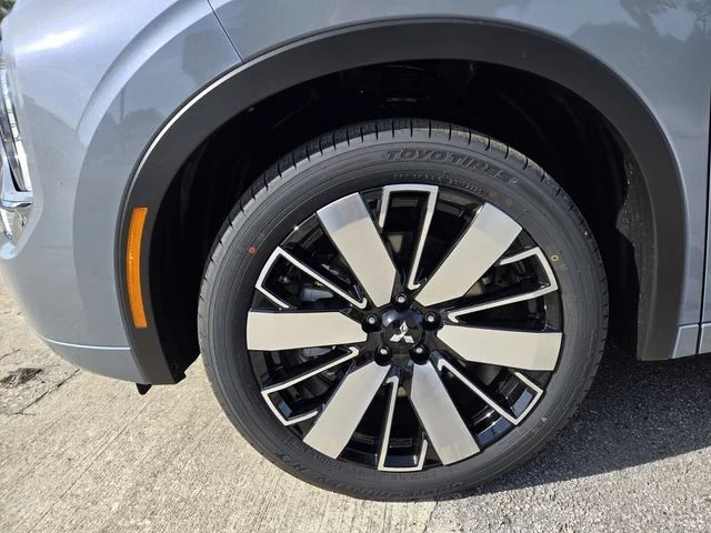 New 2026 Gray Mitsubishi SEL 1.5T 2WD image 4