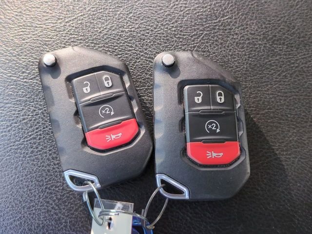 Used 2020 Silver Jeep Sport image 29