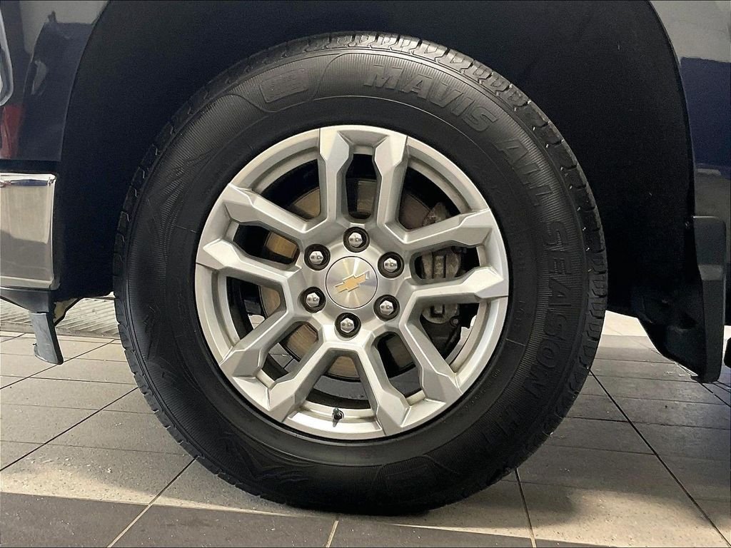 Used 2022 Gray Chevrolet LT image 6