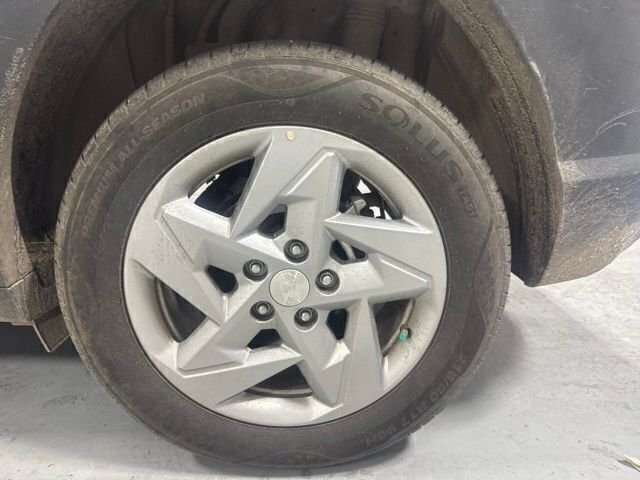 Used 2025 Gray Hyundai SE image 9
