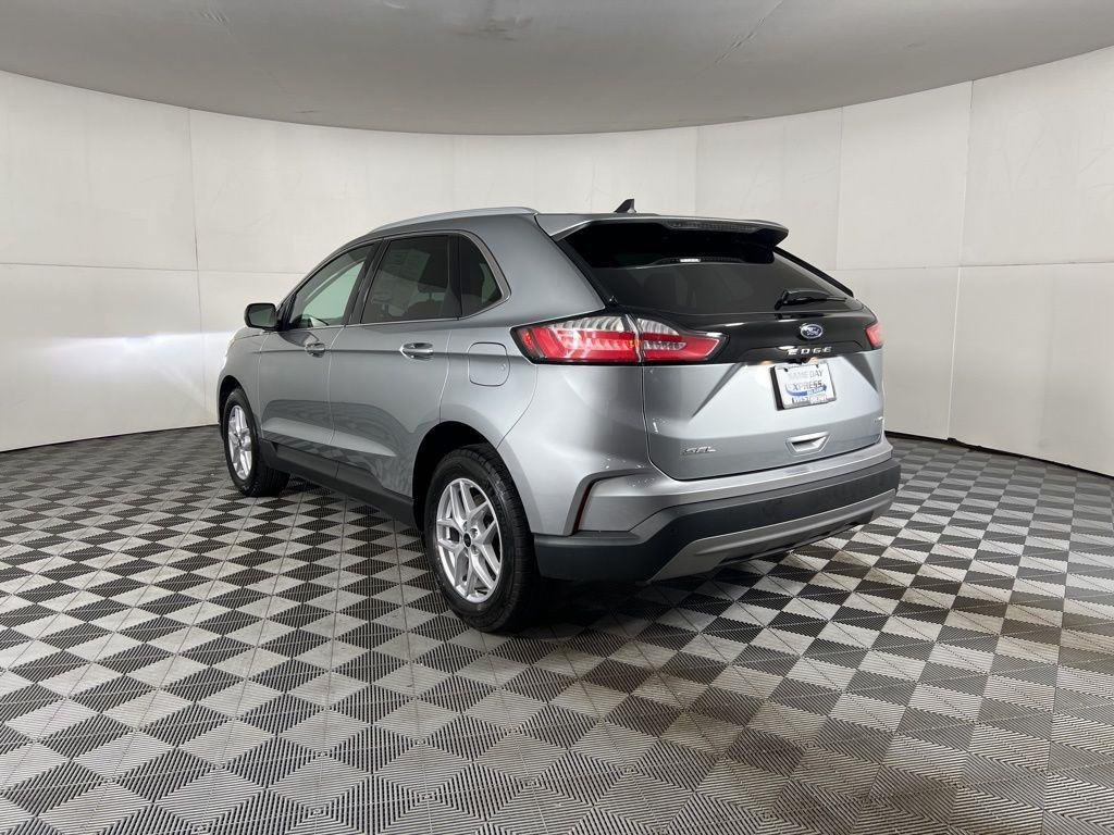 Used 2024 Silver Metallic Ford SEL image 4