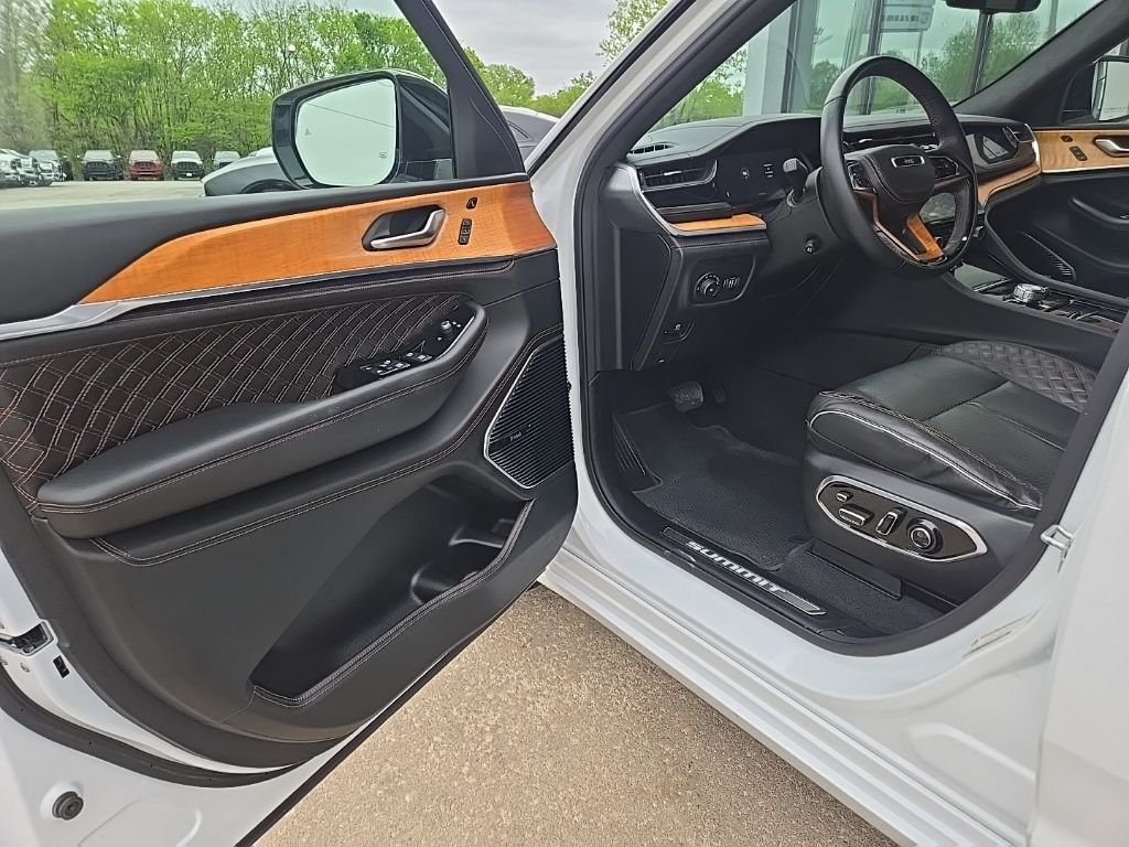 Used 2022 White Jeep Summit Reserve image 31