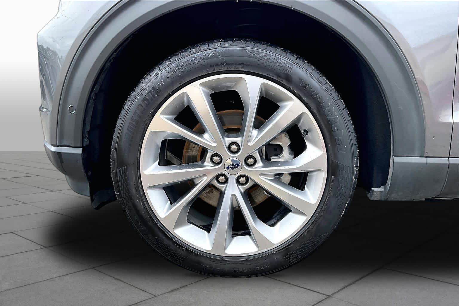 Used 2021 Carbonized Gray Metallic Ford Platinum image 11