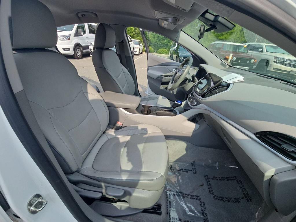 Used 2017 White Chevrolet LT image 10