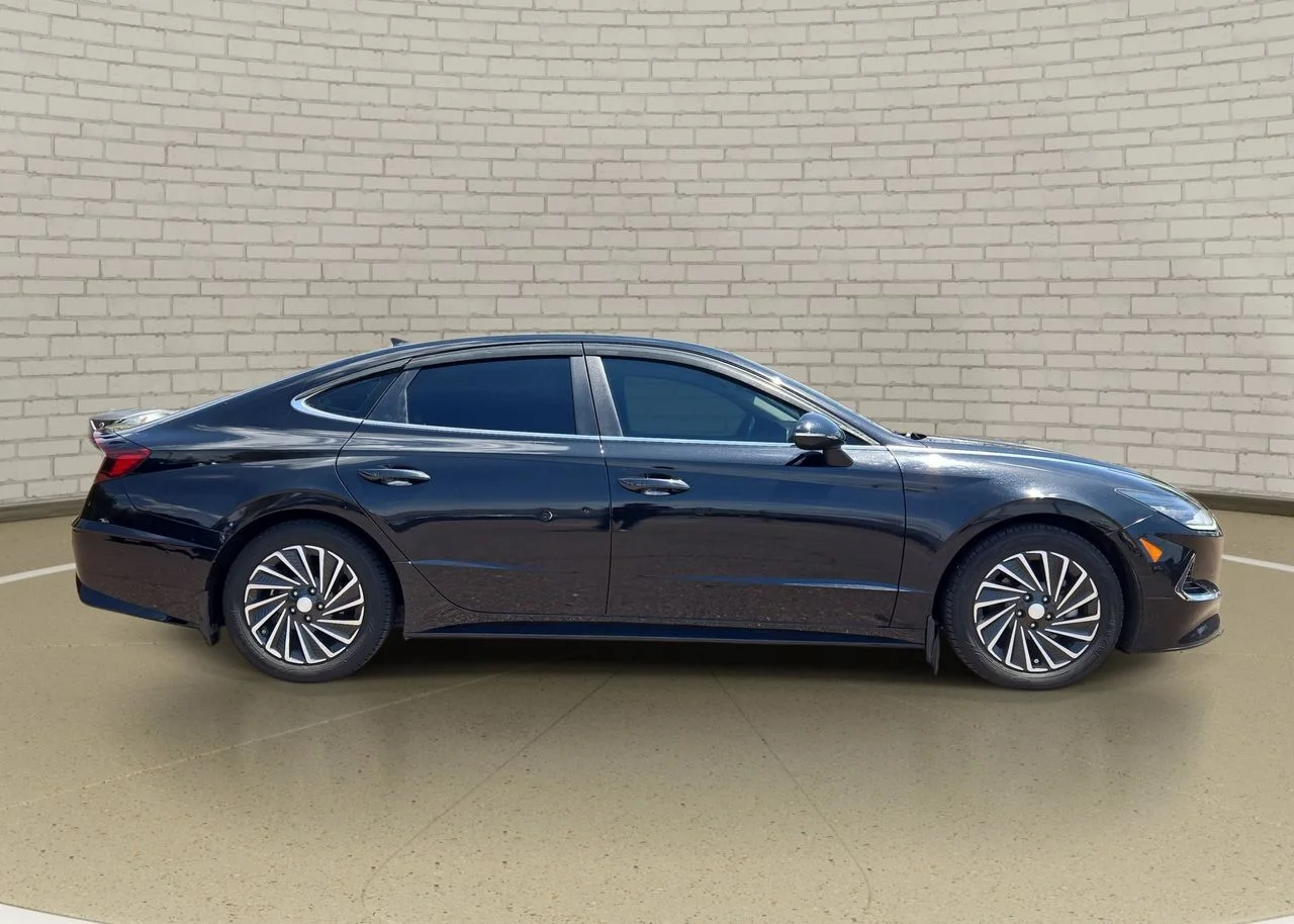 Used 2022 Nocturne Black Hyundai Limited image 3