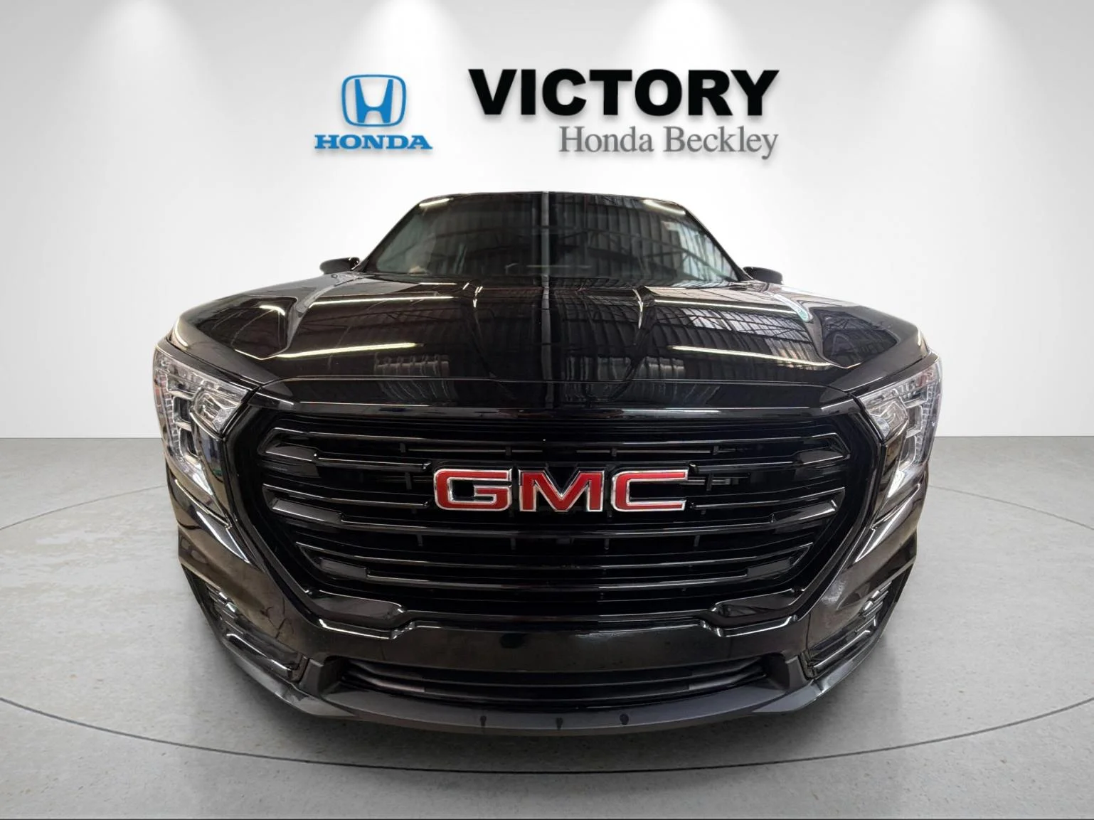 Used 2023 Ebony Twilight Metallic GMC SLE image 8