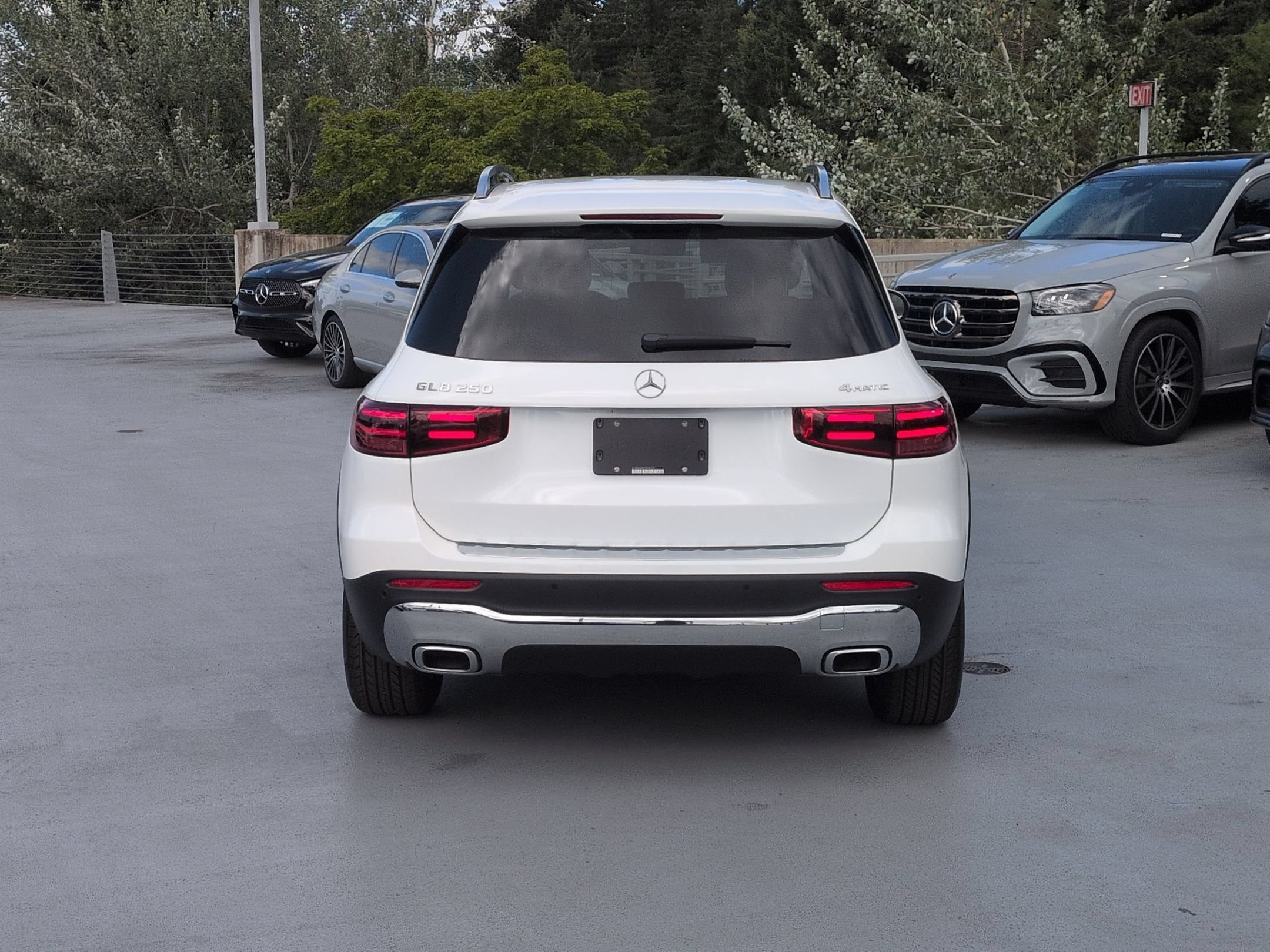 New 2026 Polar White Mercedes-Benz GLB 250 image 42