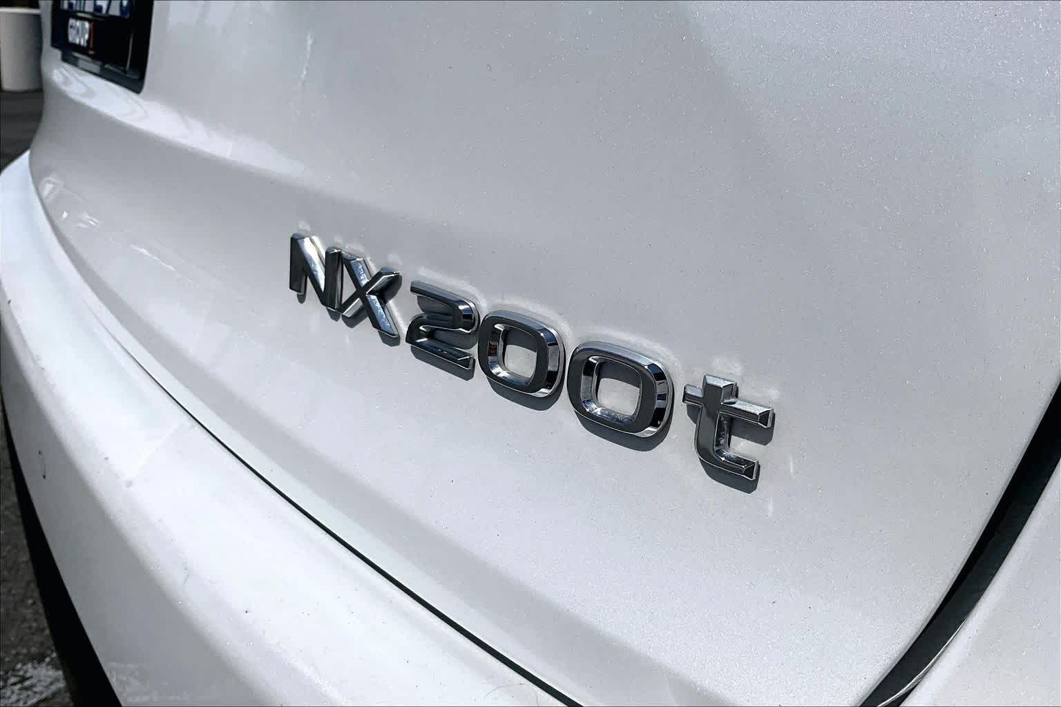 Used 2017 Eminent White Lexus  image 9