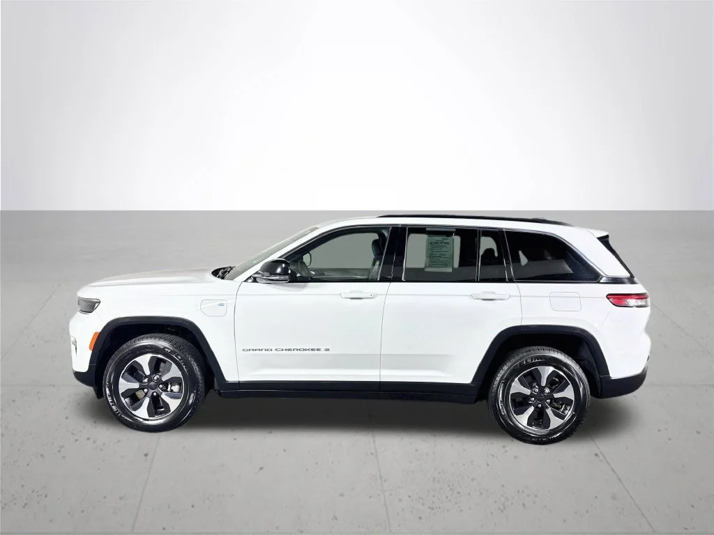 Used 2024 White Jeep 4xe image 9