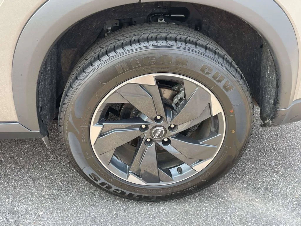 Used 2025 Gray Nissan SV image 31