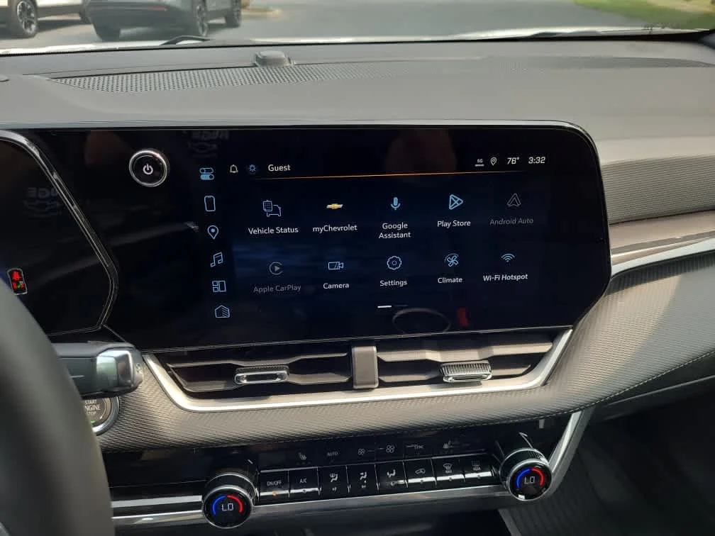 New 2027 Summit White Chevrolet LT image 17