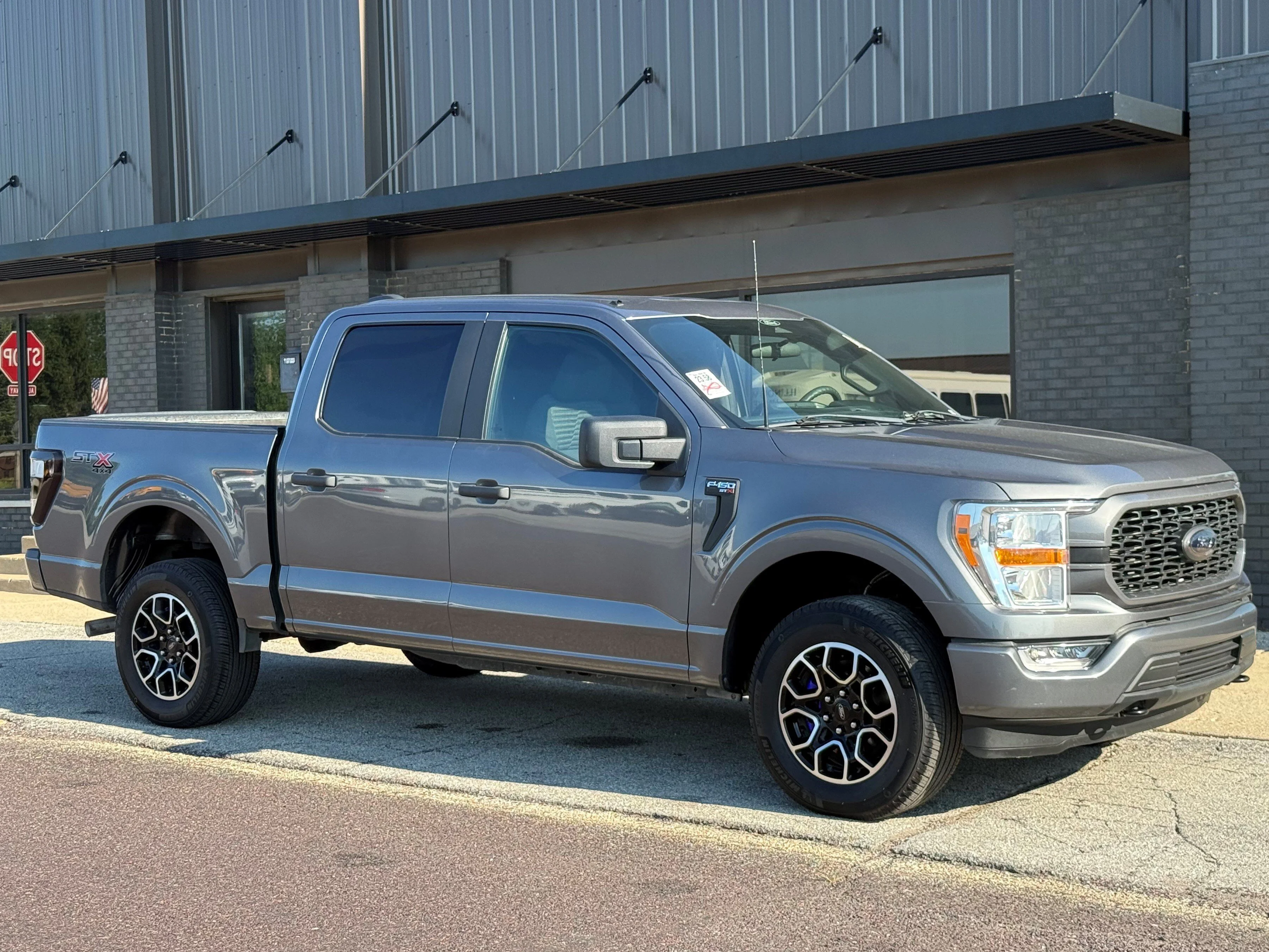 Used 2022 Gray Metallic Ford XL image 3