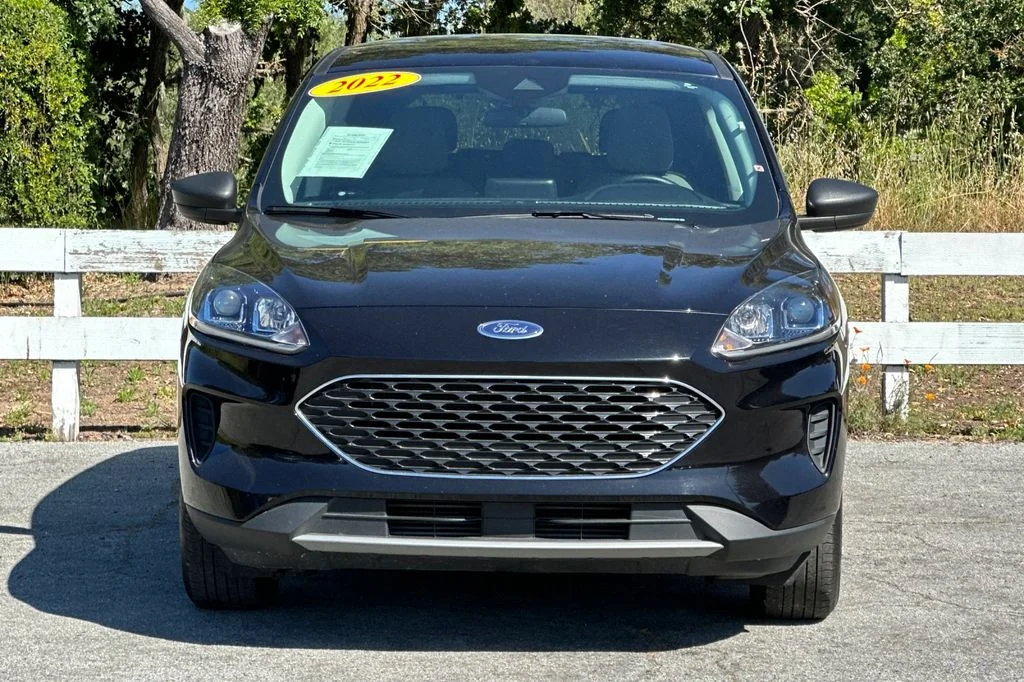 Used 2022 Black Ford SE image 11
