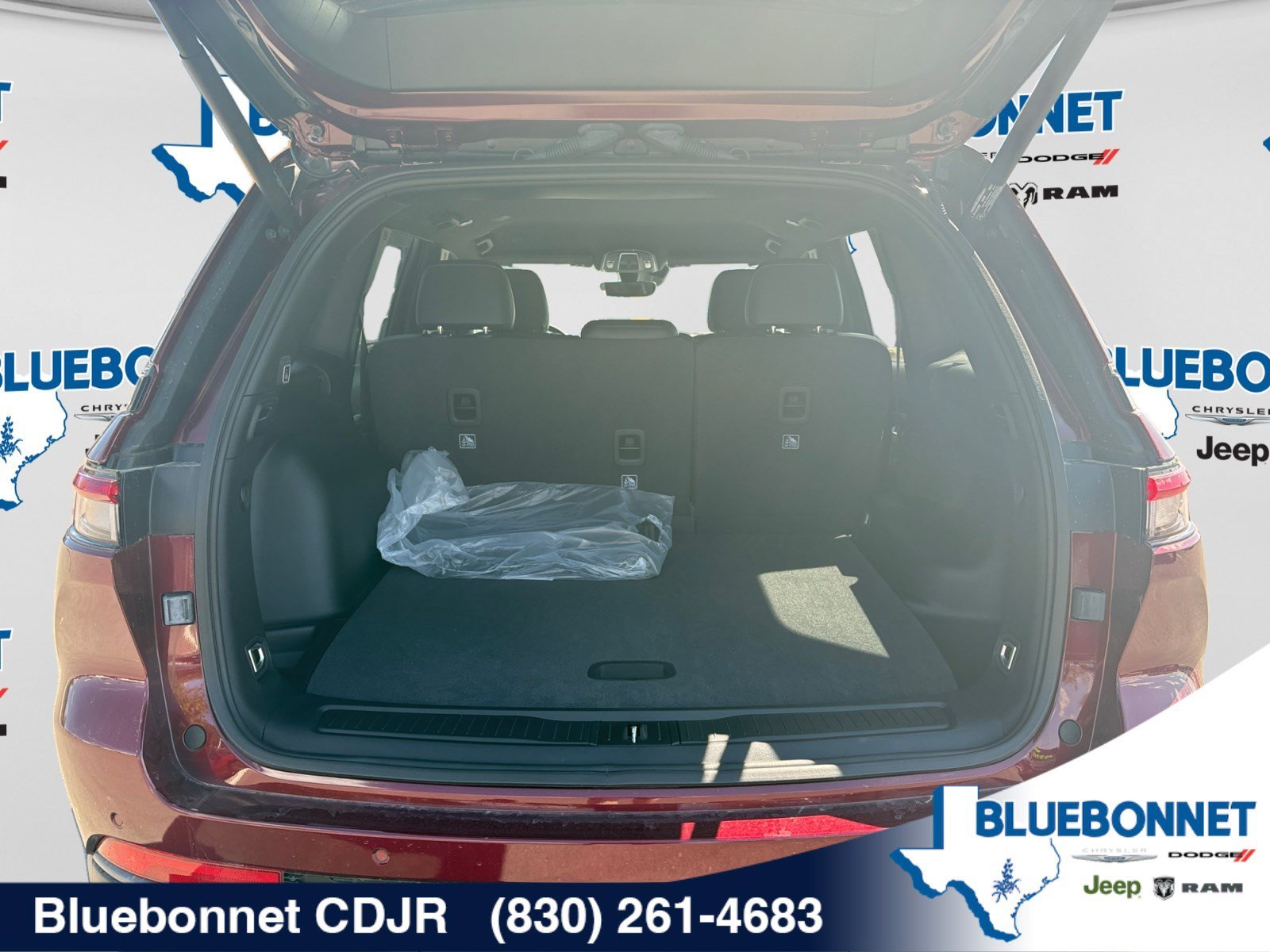 New 2026 Velvet Red Pearl-Coat Exterior Paint Jeep Laredo Altitude image 23