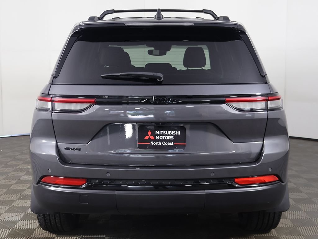 Used 2024 Gray Jeep Altitude X image 11