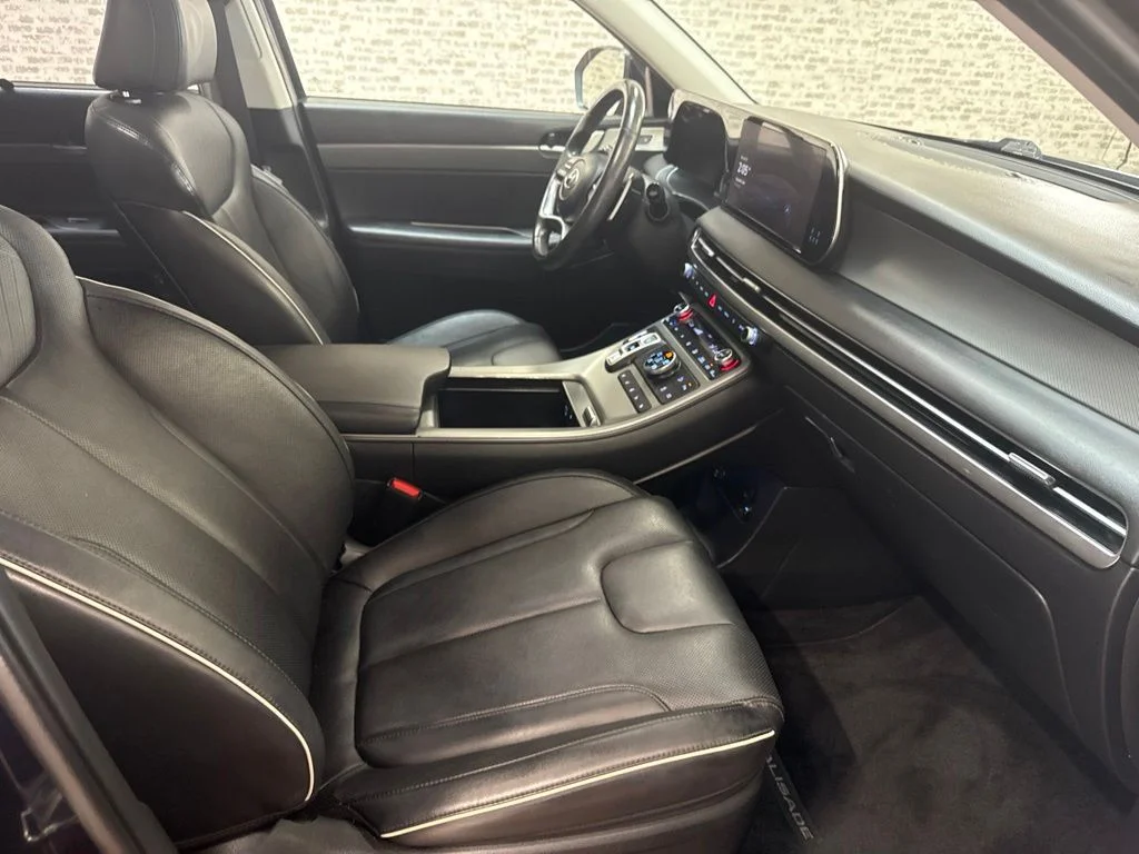 Used 2023 White Hyundai SEL image 10