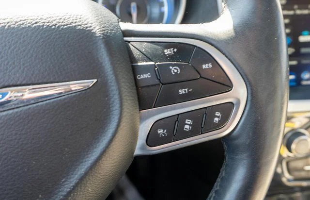 Used 2018 White Chrysler Limited image 25