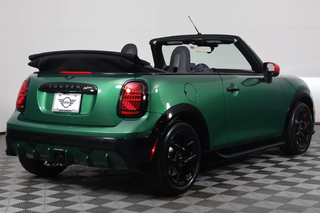New 2027 British Racing Green Met MINI Iconic image 3