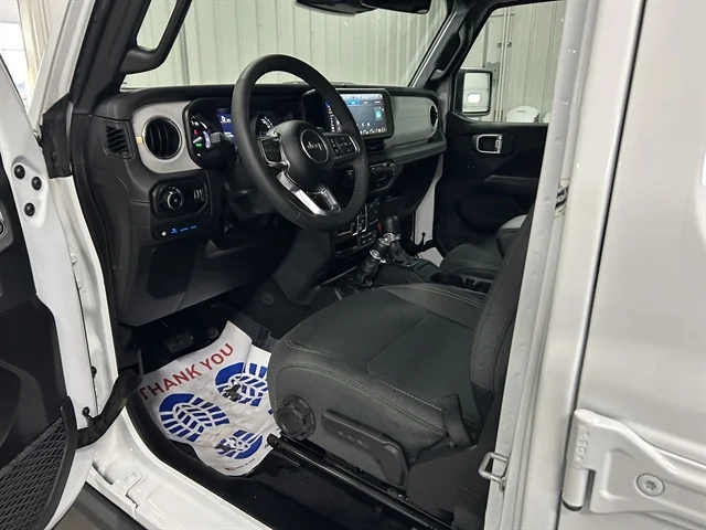 Used 2025 WHITE JEEP Backcountry image 19