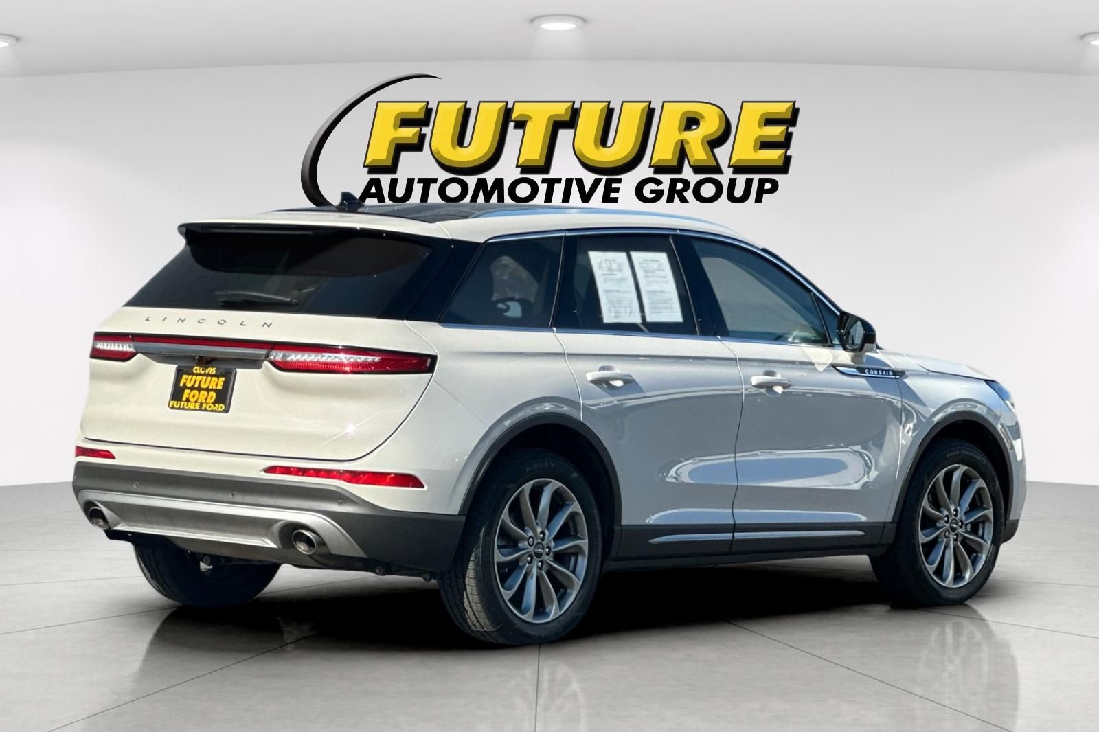 Used 2022 White Lincoln Standard image 3