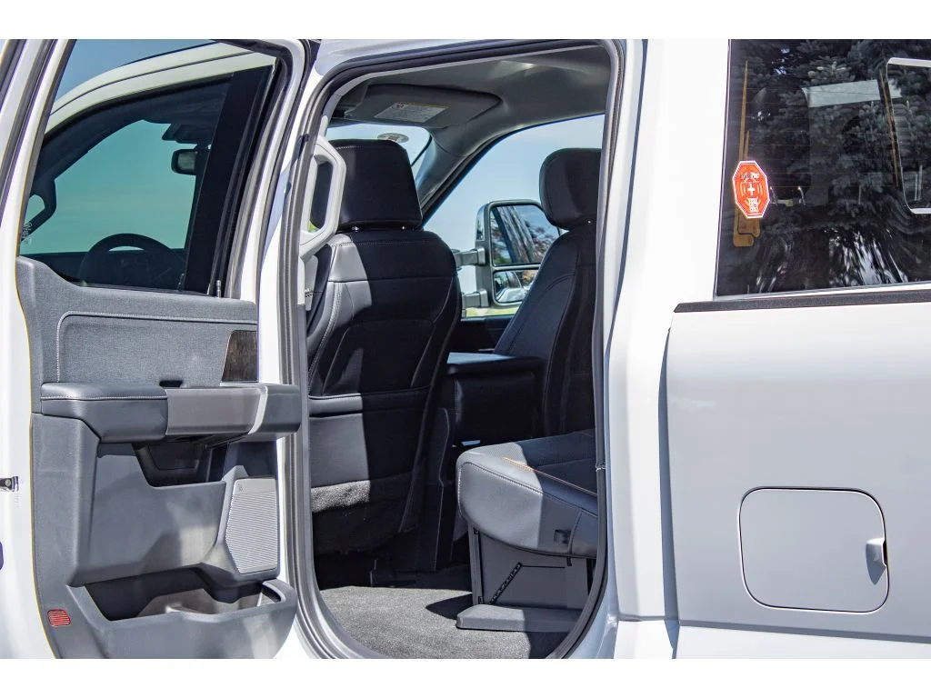 New 2026 OXFORD WHITE Ford LARIAT image 15