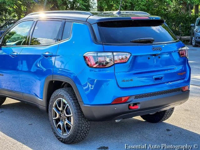 New 2026 Hydro Blue Pearl-Coat Exterior Paint Jeep Trailhawk image 6
