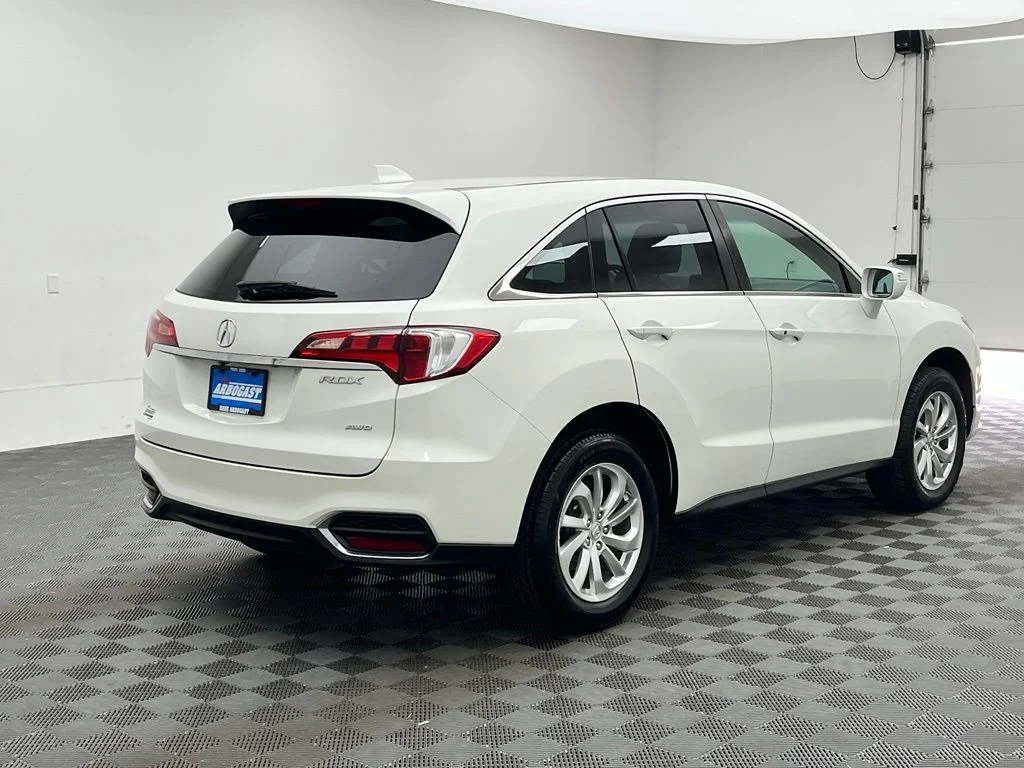 Used 2018  Acura Base image 9