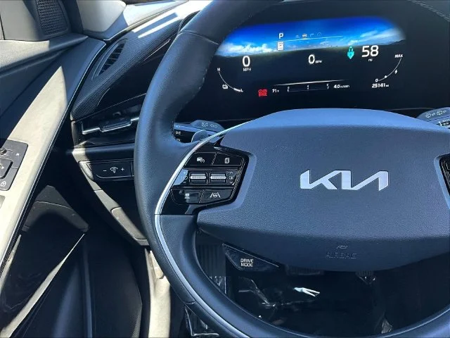 Used 2024 Blue Kia Wind image 13
