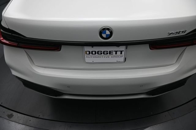 Used 2022 White BMW 740i image 16