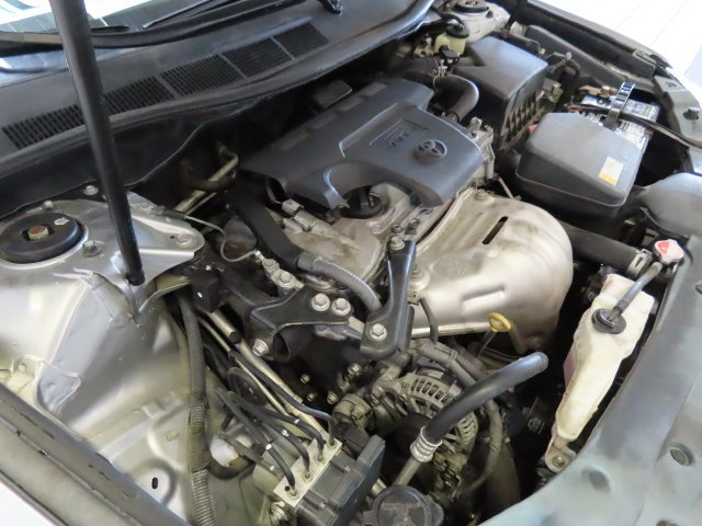 Used 2016 Silver Toyota LE image 32
