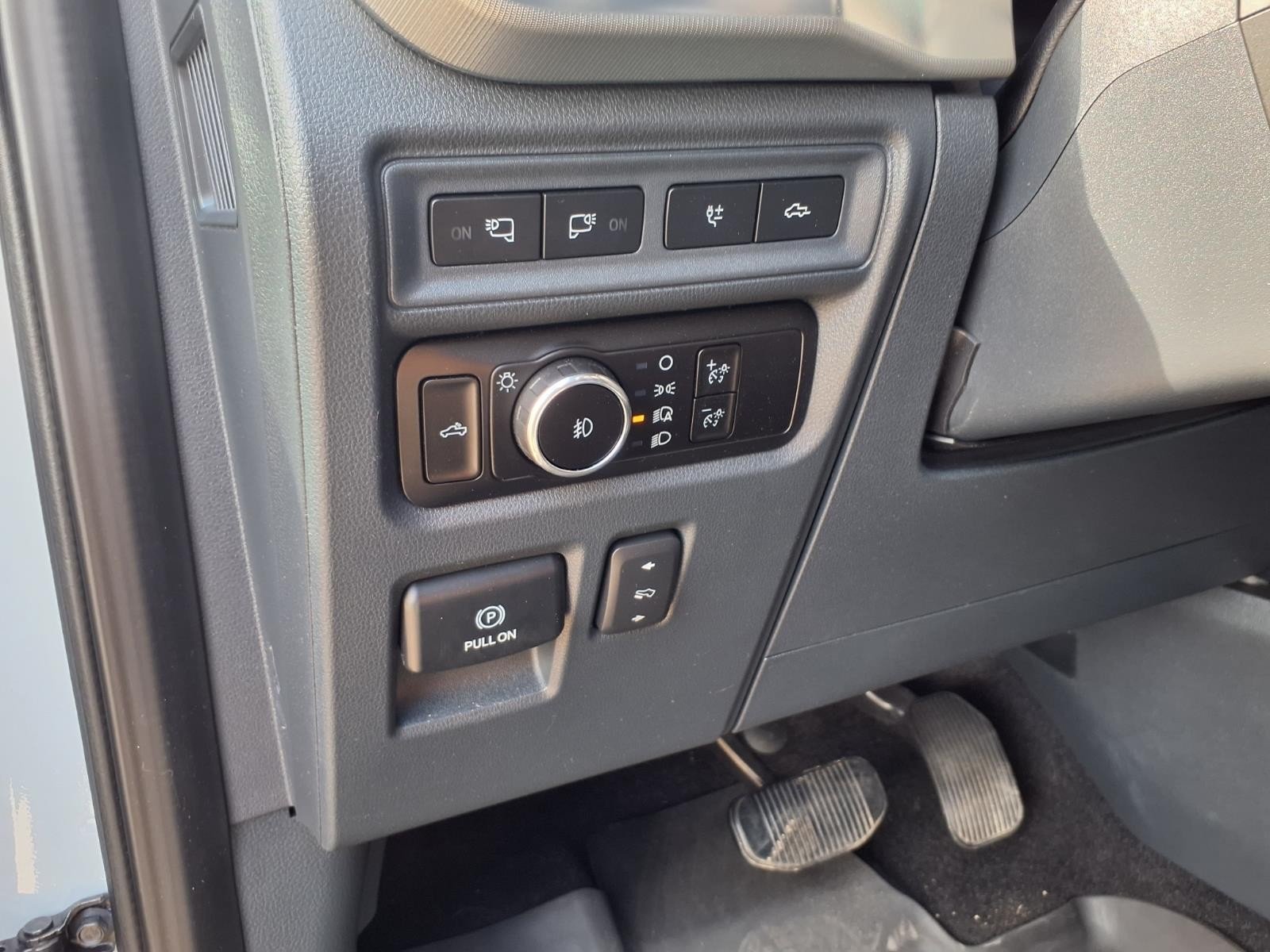 2023 Ford F-150 Raptor - Photo 17