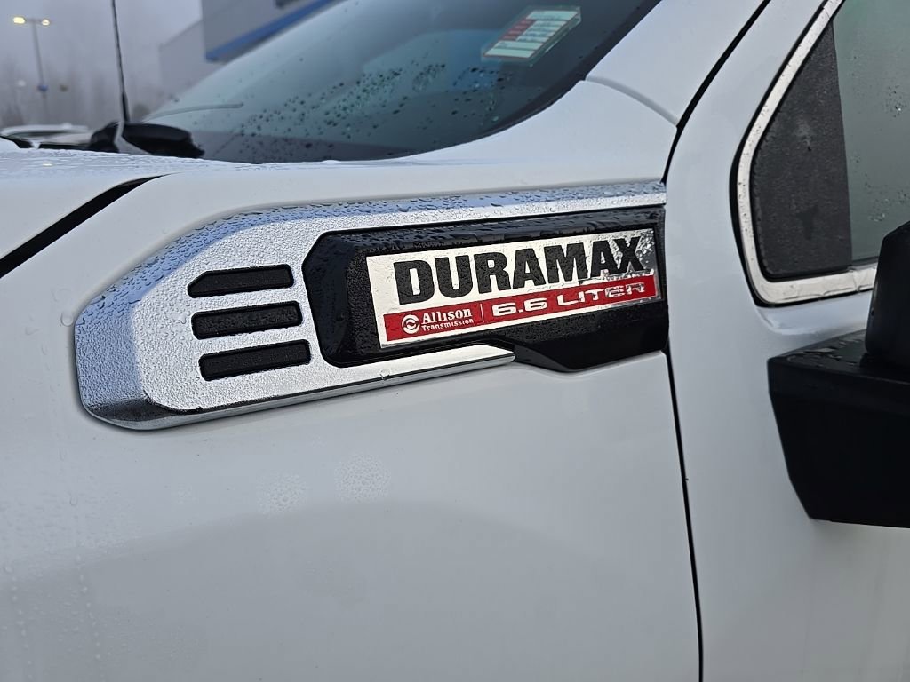 Used 2025 Summit White GMC SLT image 34