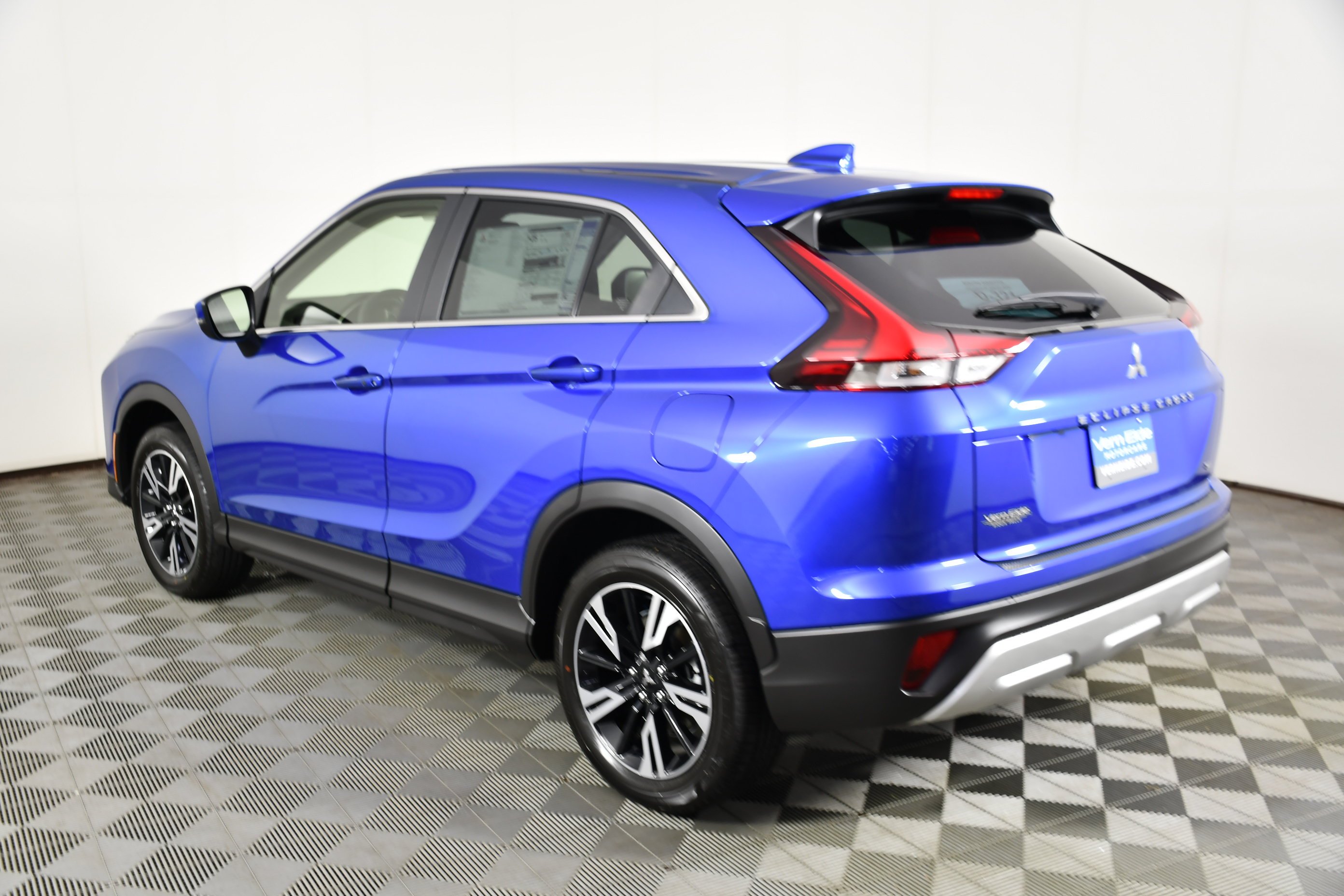 New 2026 Lightning Blue Metallic Mitsubishi SE image 8