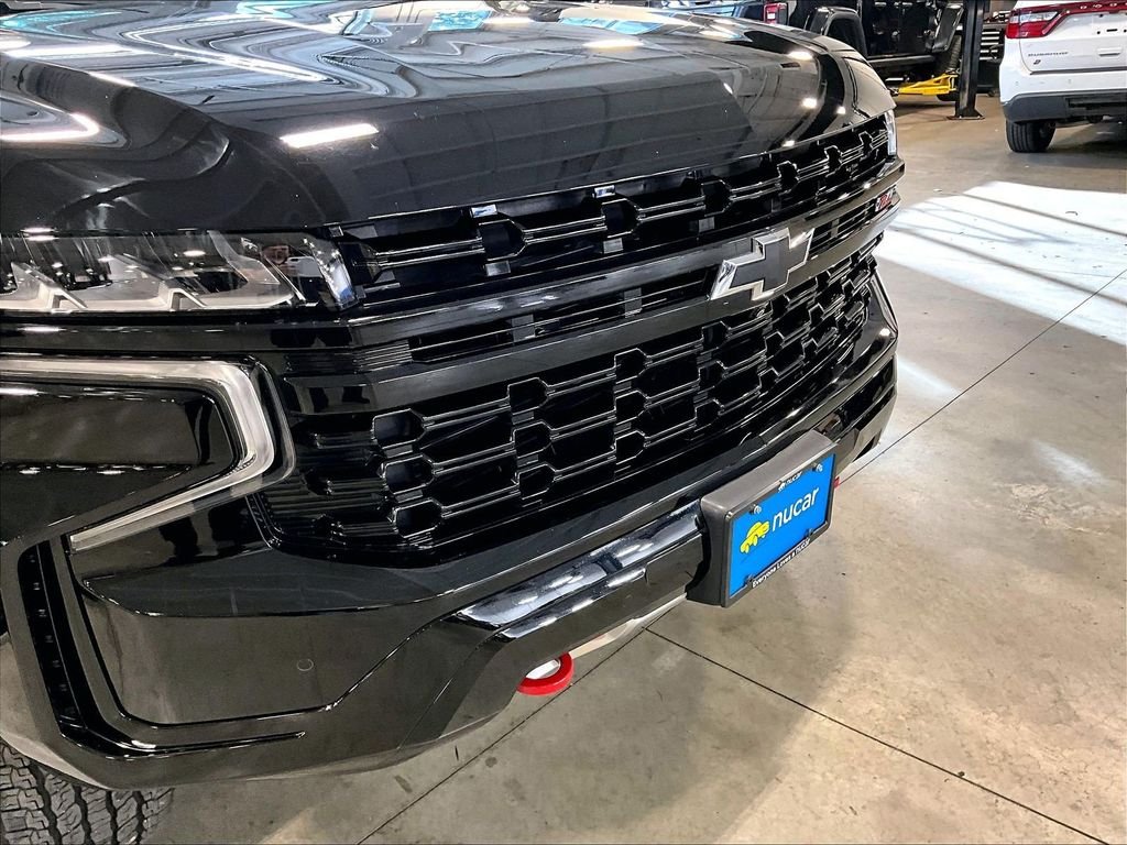 Used 2023 Black Chevrolet Z71 image 33