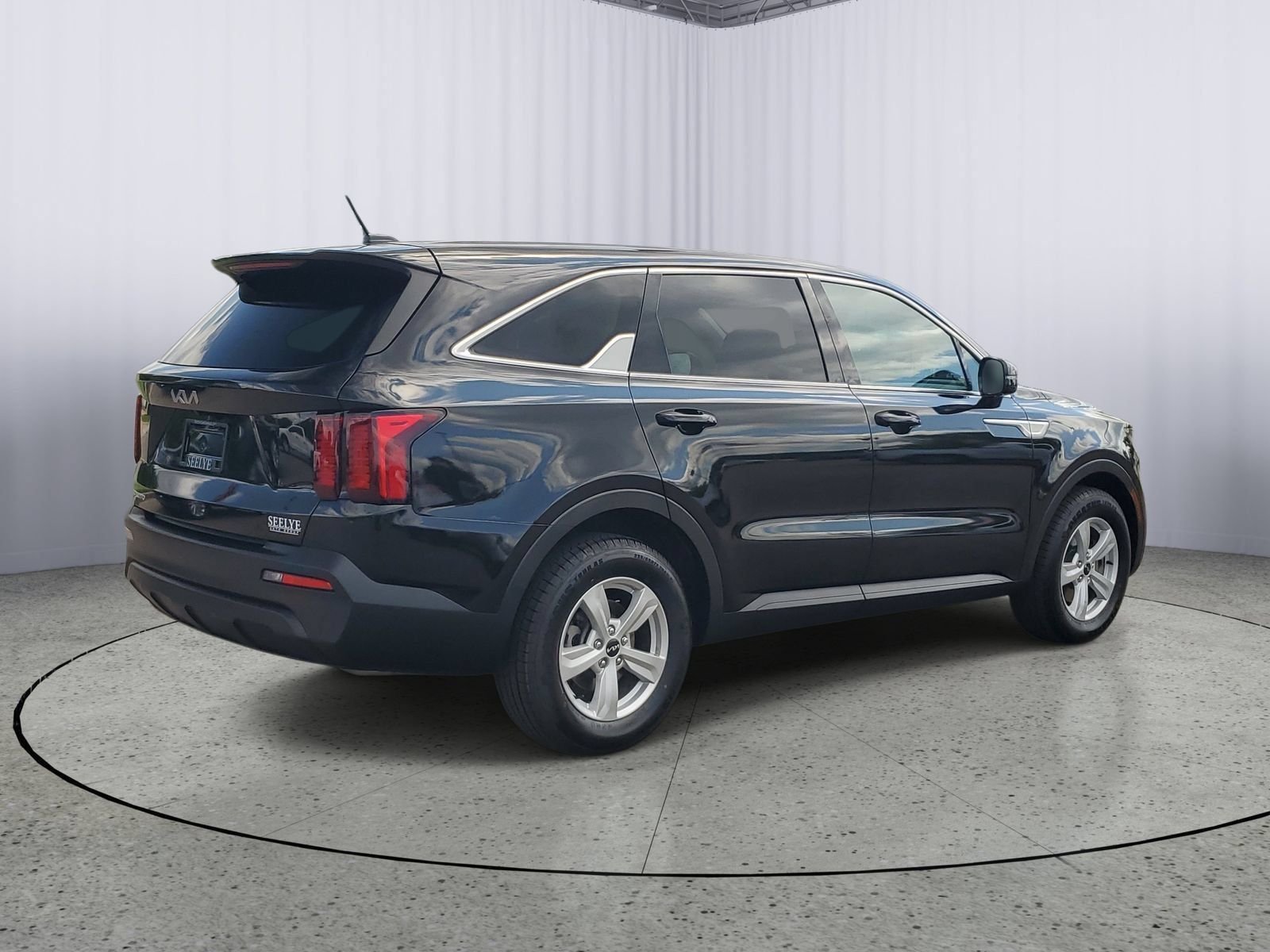 Used 2023 Black Kia LX image 4