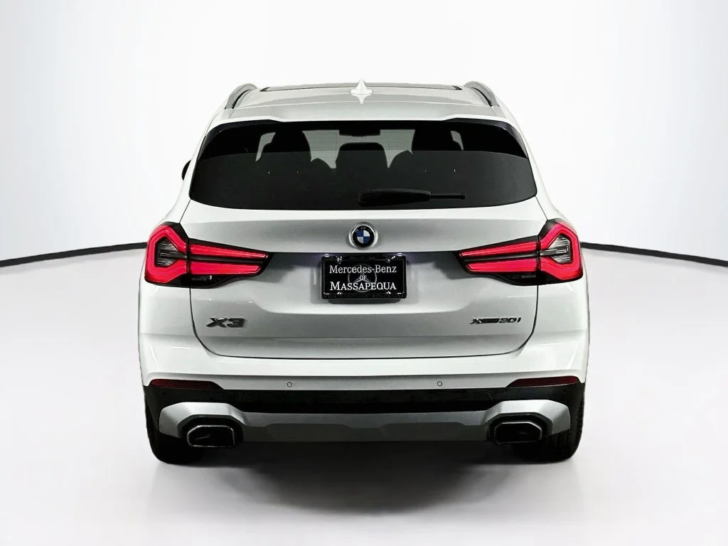 Used 2022 White BMW xDrive30i image 5