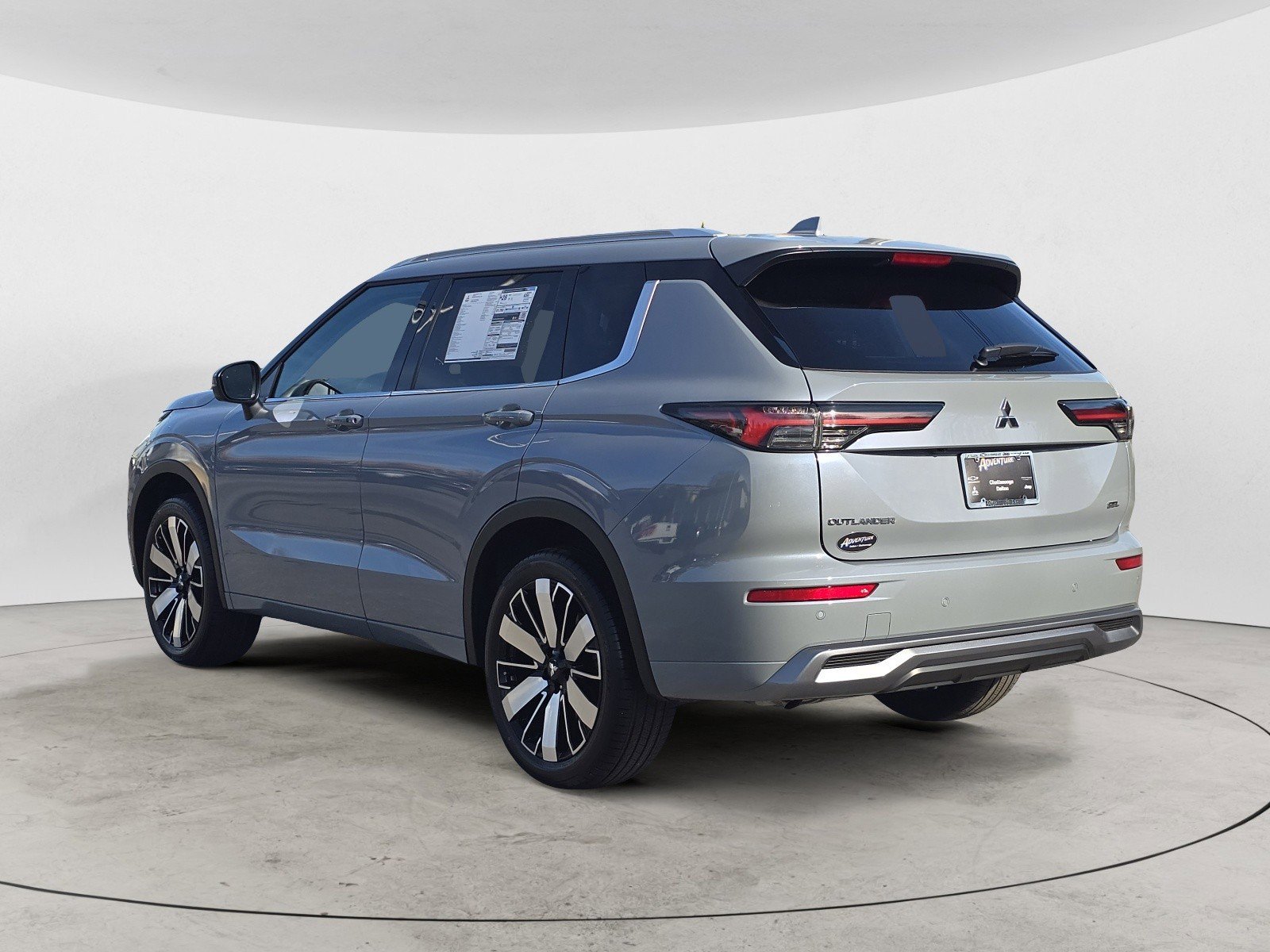 New 2026 Moonstone Gray Metallic Mitsubishi SEL image 4