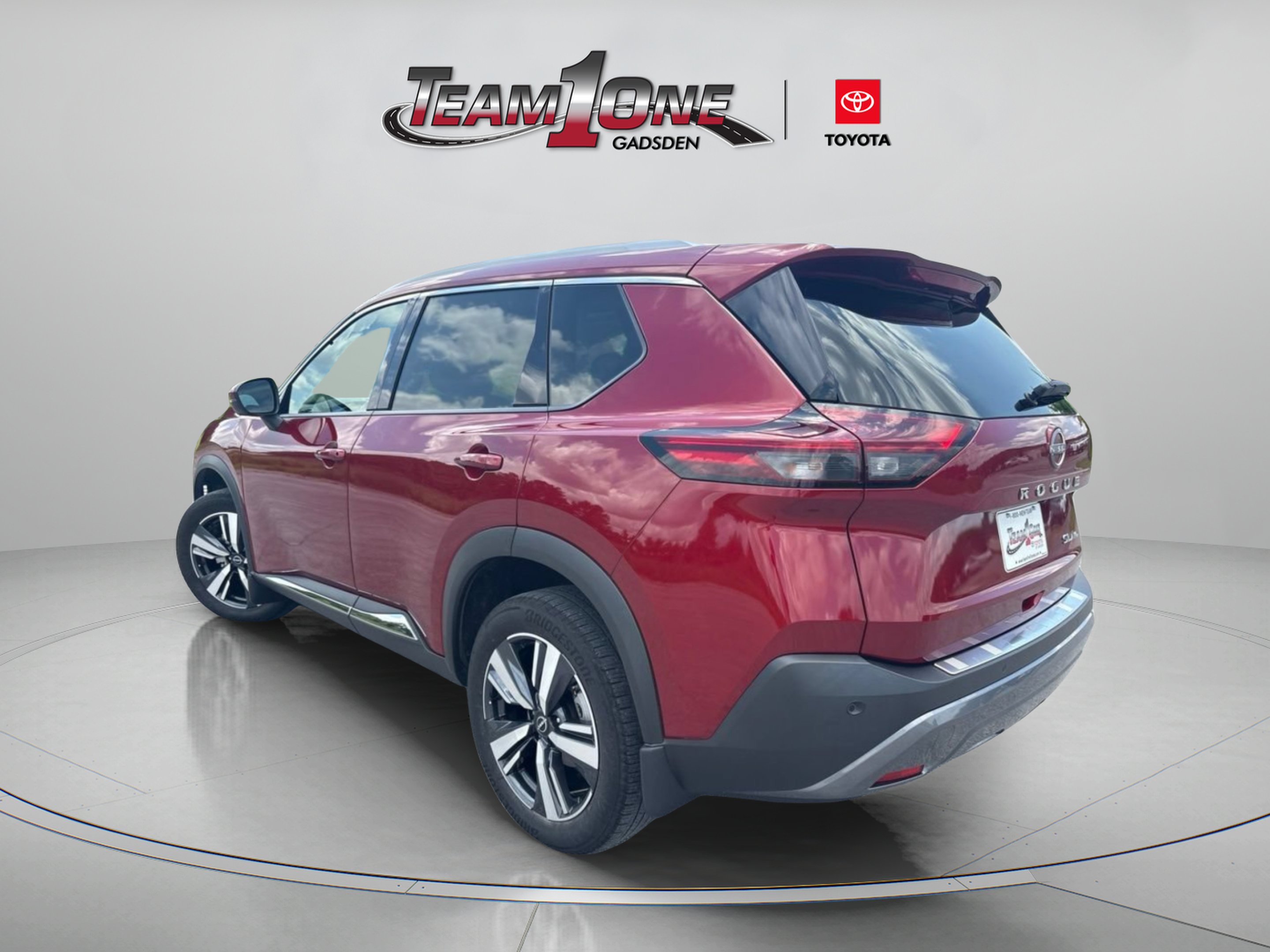 Used 2023 Scarlet Ember Tintcoat Nissan SL image 6