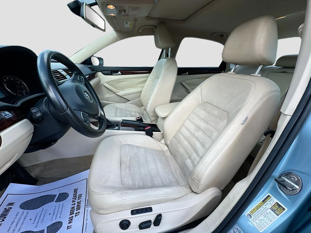 Used 2012 Blue Volkswagen TDI SEL Premium image 23