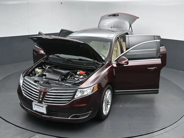 Used 2019 Burgundy Velvet Metallic Tinted Clearcoat Lincoln Reserve image 56