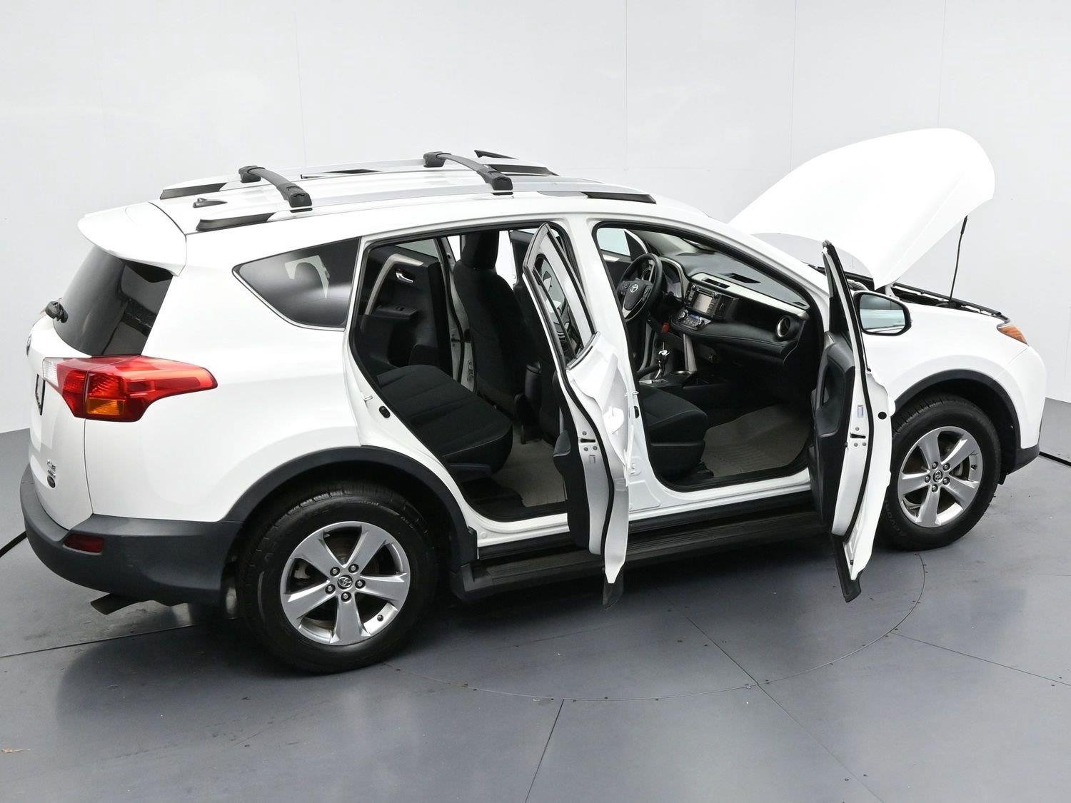 Used 2015 Super White Toyota XLE image 36