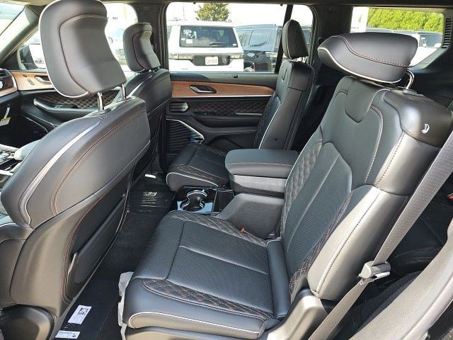 New 2026 Diamond Black Crystal Pearlcoat Jeep Summit image 13
